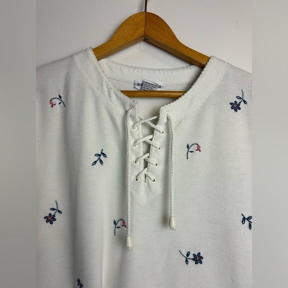 VTG Y2K Henley Tie M Waffle knit Floral Embroidered White Top Womens Grandmacore - Picture 3 of 12